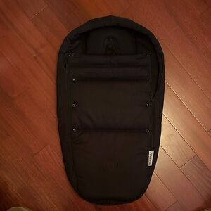 Cozy Black Baby Footmuff